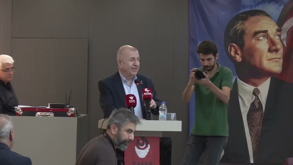 Ümit Özdağ sığınmacı sayılarına ilişkin resmi rakamları eleştirdi