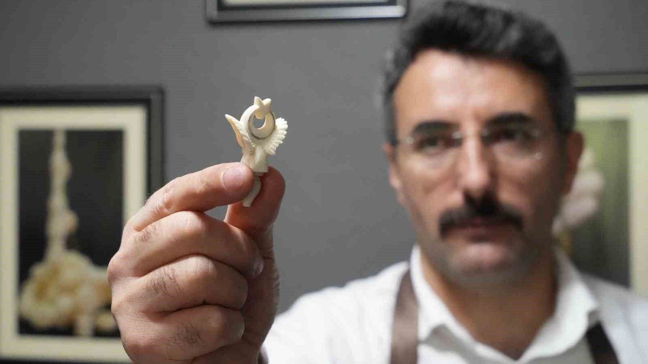 Erzurumlu güvenlik görevlisi boş zamanlarında özel tespihler işliyor