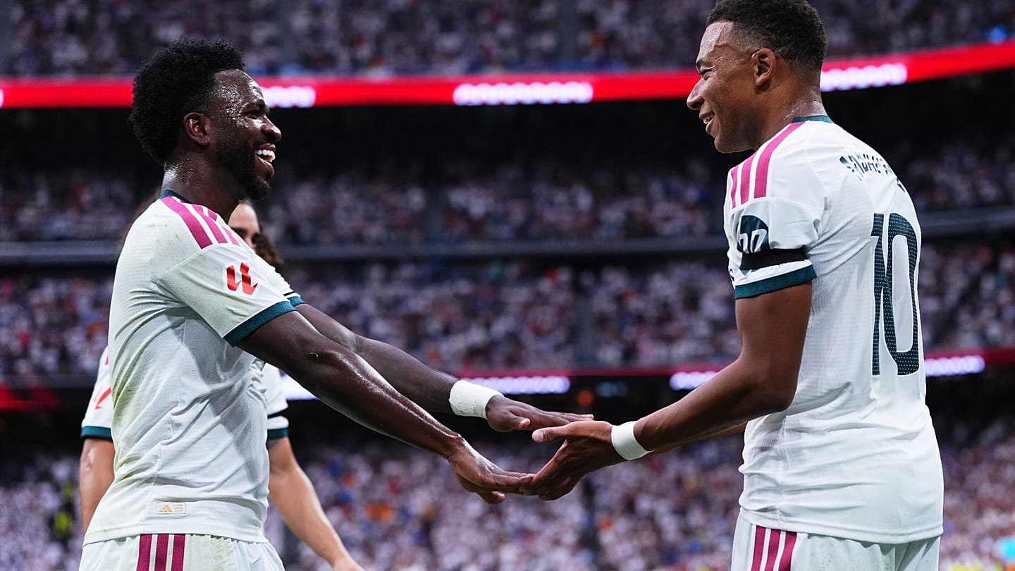 Real Madridli futbolcular Ceuta mesajlı tişörtleri gizleyerek giydi