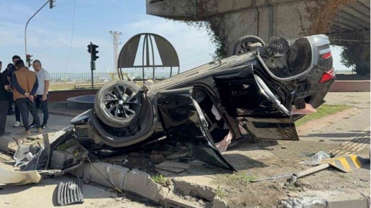 Samsun'da yeni alınan otomobil hafif ticari araçla çarpıştı: 1 yaralı