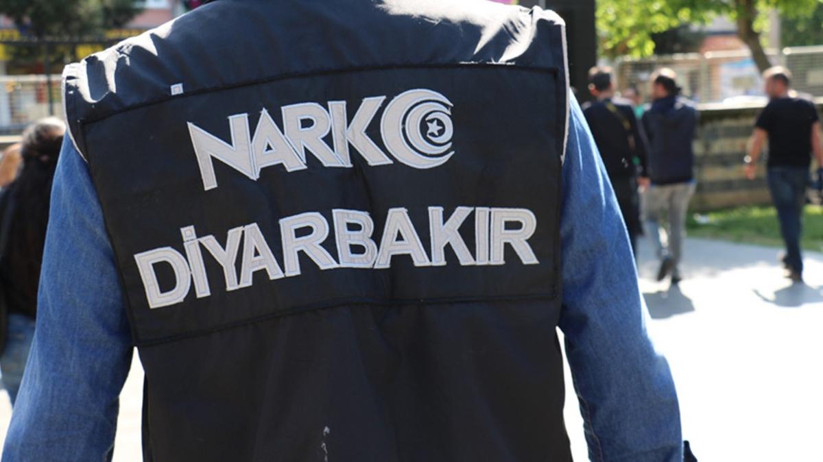 Diyarbakır'da düzenlenen operasyonlarda çok miktarda uyuşturucu ele geçirildi