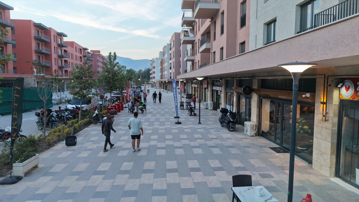 Antakya Atatürk Caddesi'nde yeni konut ve iş yerleri hak sahiplerine teslim edildi