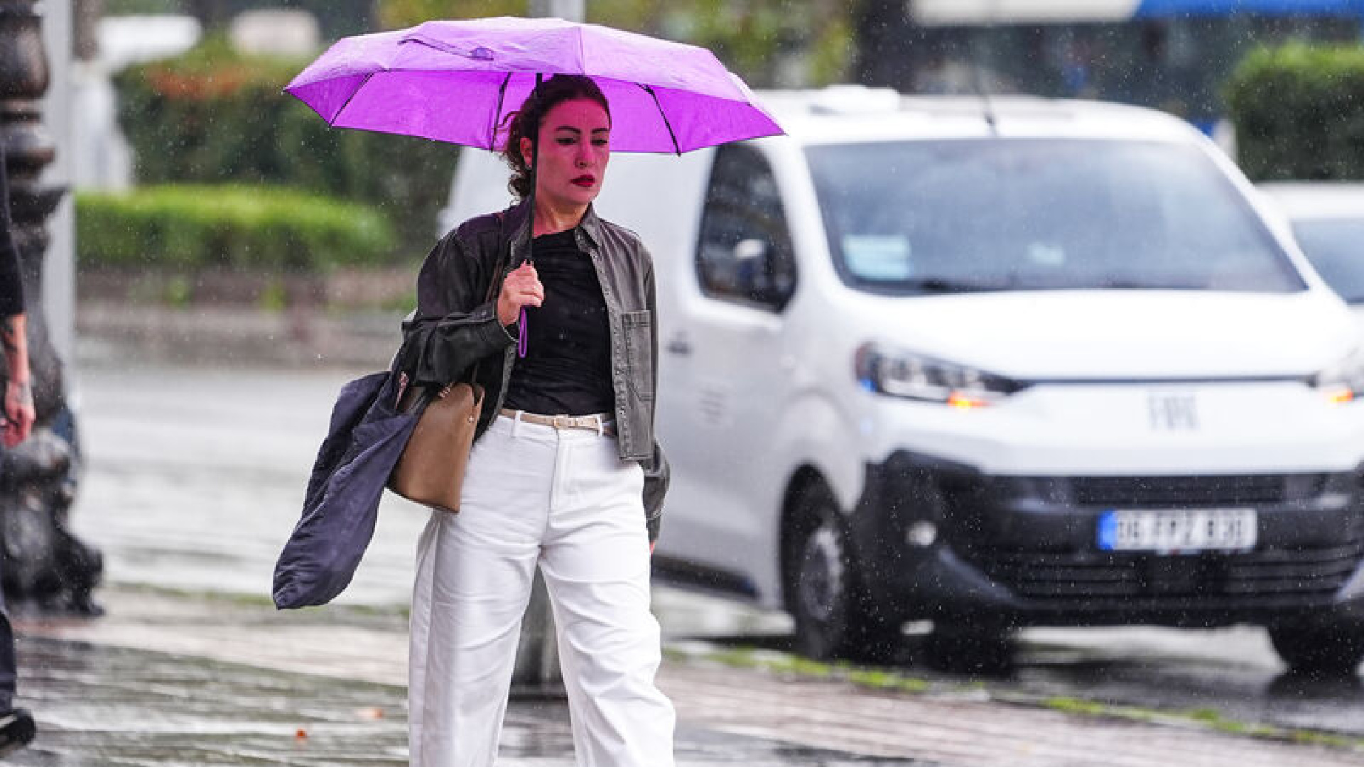 Meteoroloji'den birçok bölge için sağanak yağış ve fırtına uyarısı