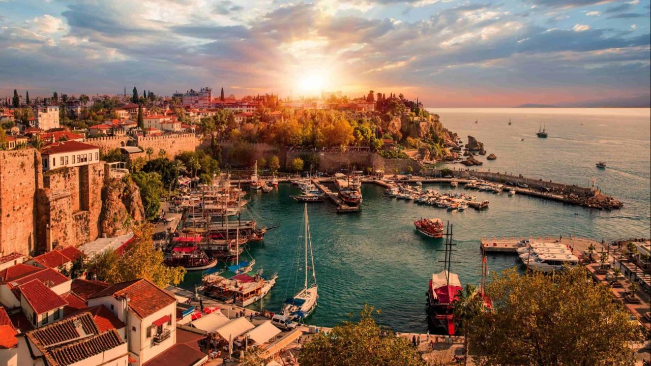 Türkiye'nin turizm geliri son 8 yılda 65 milyar dolara yükseldi