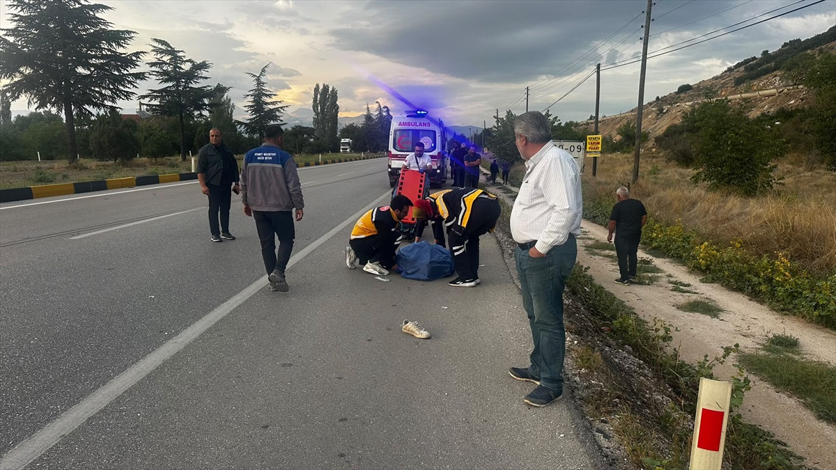 Isparta'da otomobilin çarptığı elektrikli bisiklet sürücüsü yaşamını yitirdi