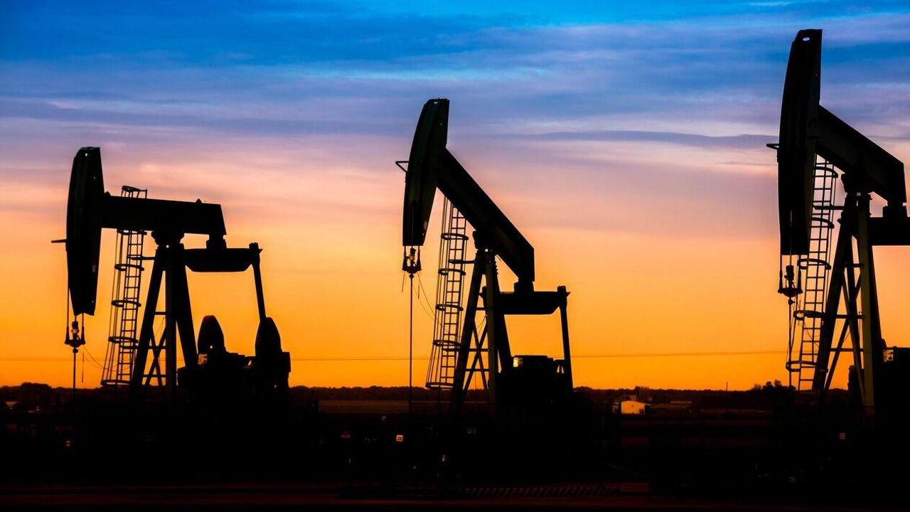 Brent petrolün aralık vadeli fiyatı yüzde 1,2 düşüşle 105,37 dolara geriledi