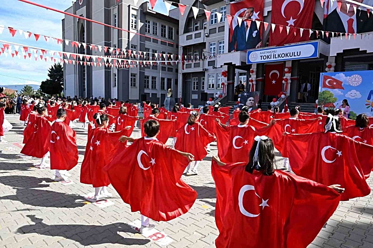 Kastamonu'da TOKİ İlkokulu'nda İlköğretim Haftası kutlama programı yapıldı