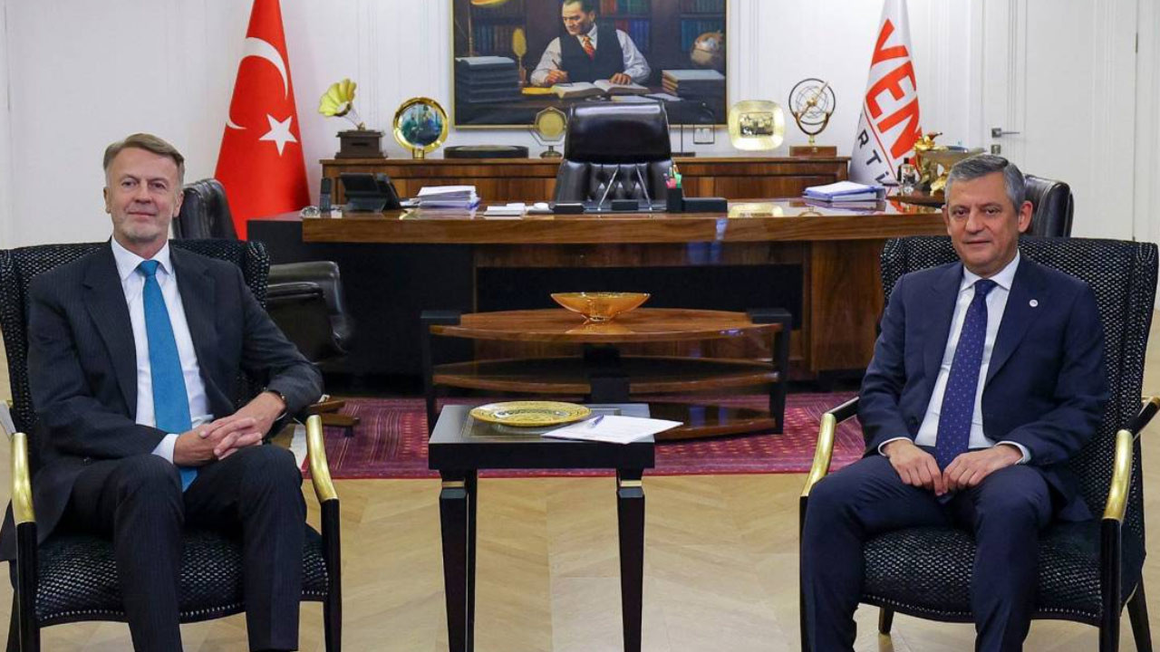 Büyükelçi Aivo Orav YENİ Parti Genel Merkezi'ni ziyaret etti