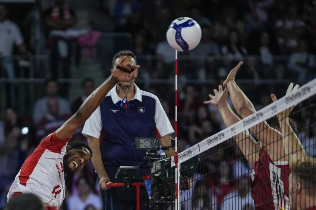 Polonya ve Fransa voleybolda Avrupa şampiyonluğu için finale yükseldi