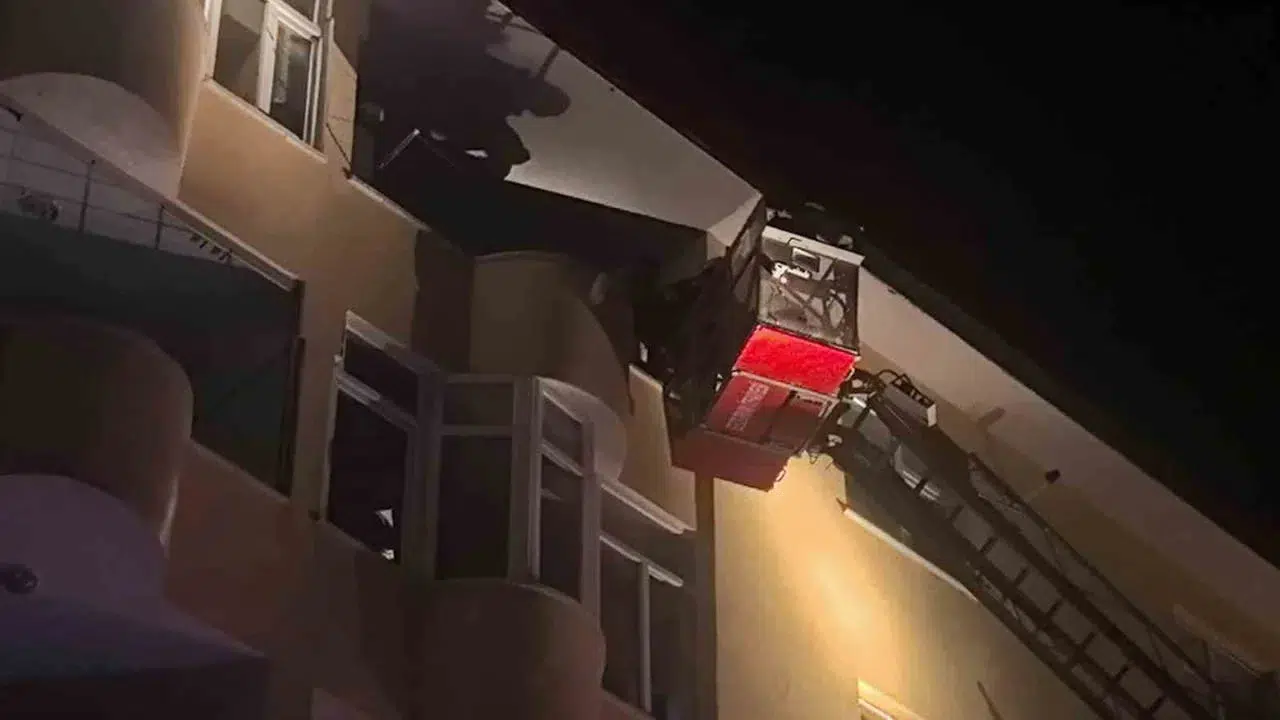 Erzurum'da bir apartmanın 5. katında çıkan yangın kontrol altına alındı