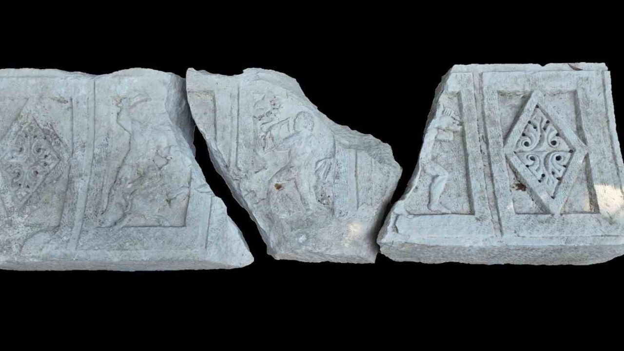 Side Antik Kenti'nde 390 metrelik anıtsal antik cadde gün yüzüne çıkarıldı