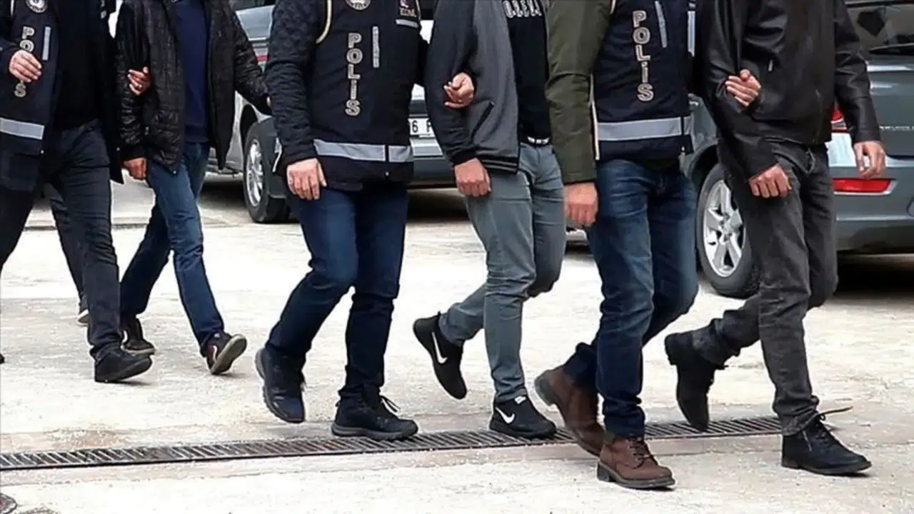 Kahramanmaraş'ta uyuşturucu baskınında binlerce sentetik hap ele geçirildi