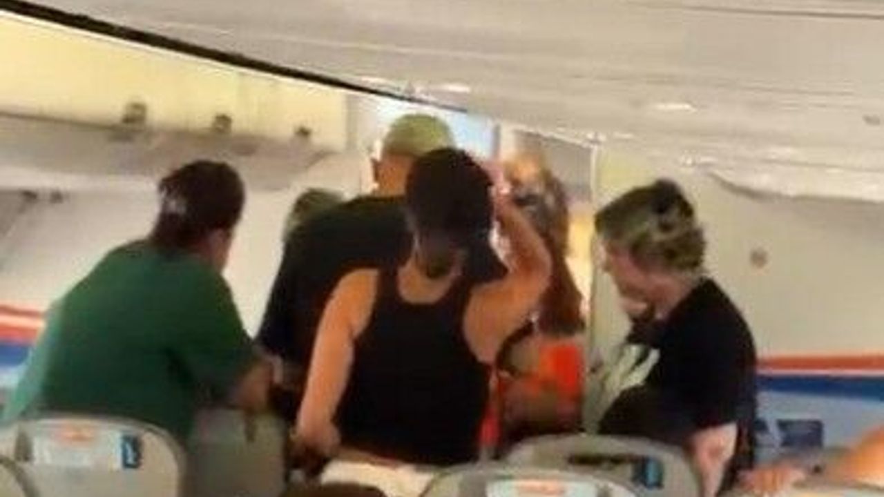 Antalya Havalimanı'nda SunExpress uçuşunda bagaj krizi ve gecikme yaşandı