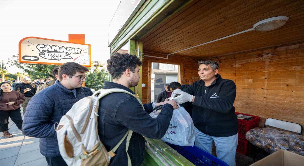 Mersin Büyükşehir Belediyesi üniversite öğrencilerine çeşitli destekler sunuyor