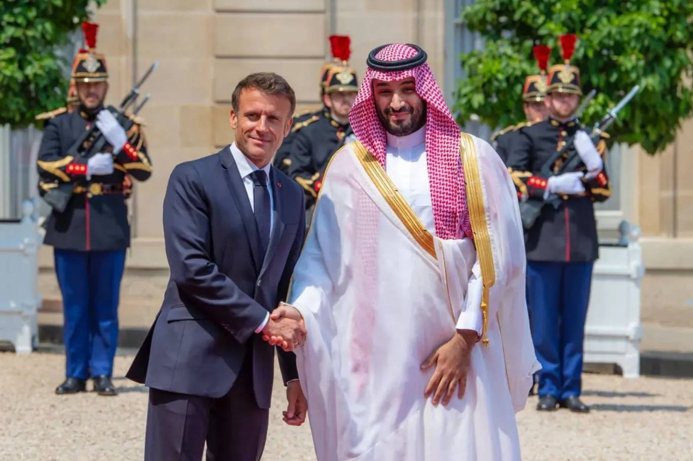 Muhammed bin Selman ve Macron Paris'te stratejik ortaklık için bir araya geldi