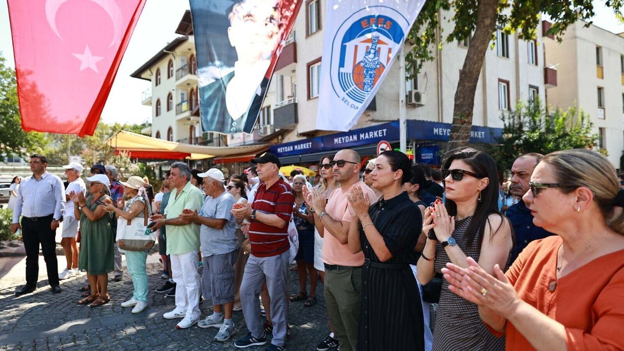 Efes Selçuk'ta Büyük Taarruz'un yıl dönümü Kurtuluş Yolu Anıtı'nda kutlandı