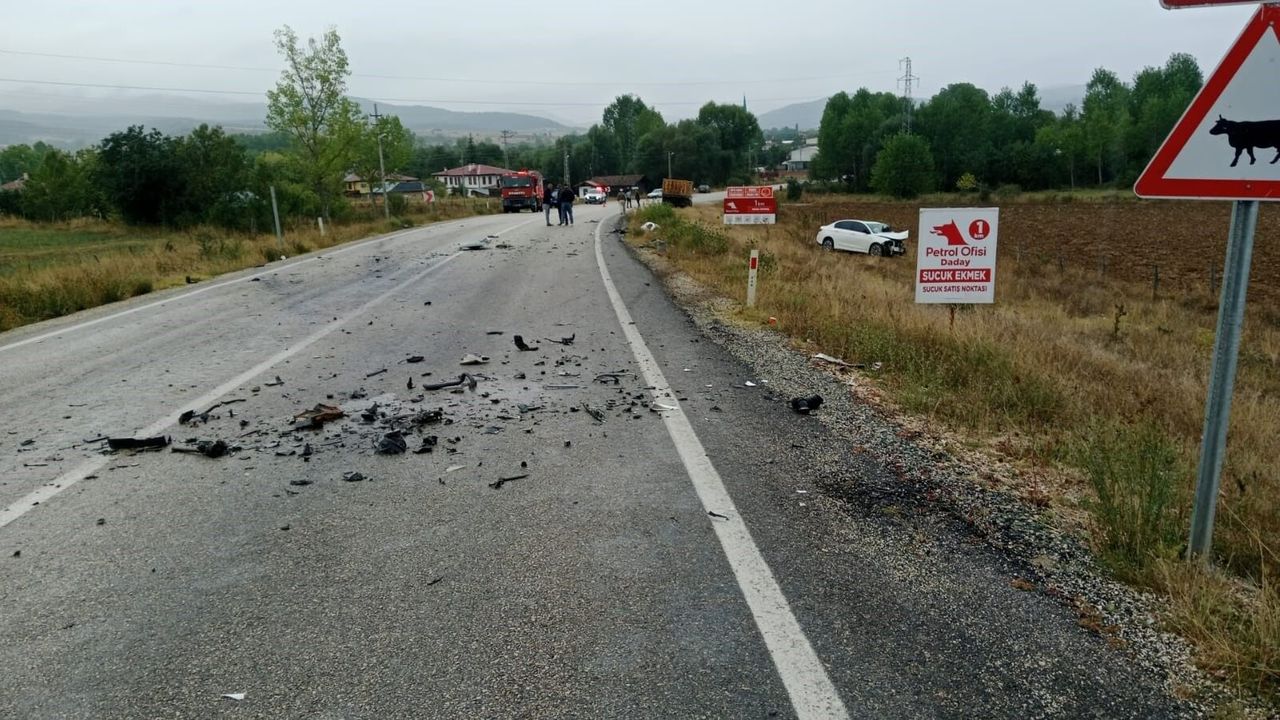 Kastamonu'da iki otomobilin çarpışması sonucu 5 kişi yaralandı