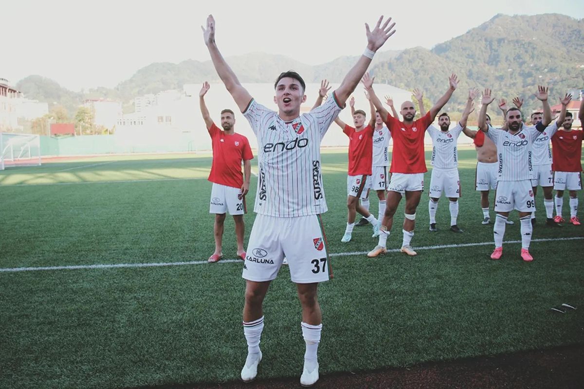 Karşıyaka, transfer yasağını kaldırmak için Mert Torlak ile görüşüyor