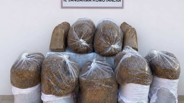 Antalya'da jandarmadan kaçak tütün operasyonu: 365 kilo tütün ele geçirildi