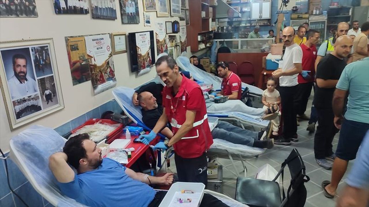 Ödemiş'te kahvehane işletmecisi 36'ncı kez kan bağışı kampanyası düzenledi