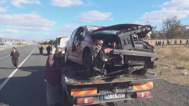 Silivri'de otomobil takla attı: 1'i çocuk 3 kişi yaralandı