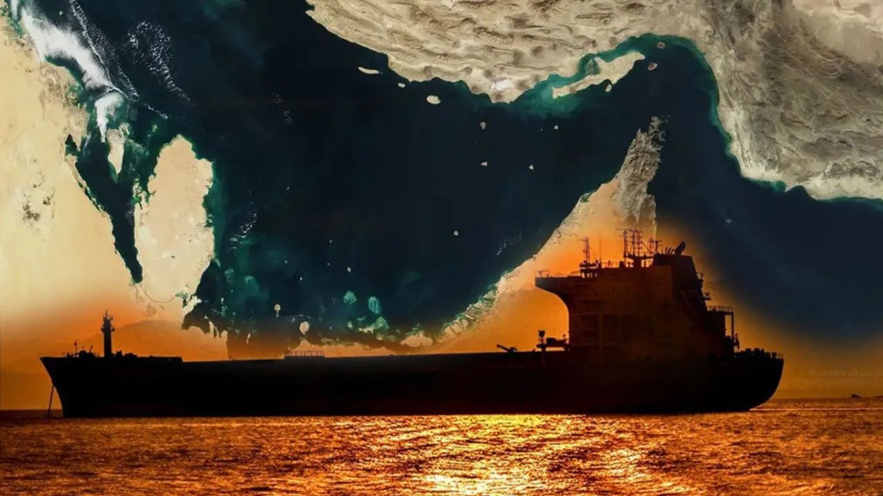 Umman açıklarında petrol taşıyan süpertankere saldırı düzenlendiği iddia edildi