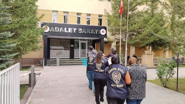 Bayburt'ta kuyumcuyu dolandıran 4 şüpheli Gaziantep'te yakalandı