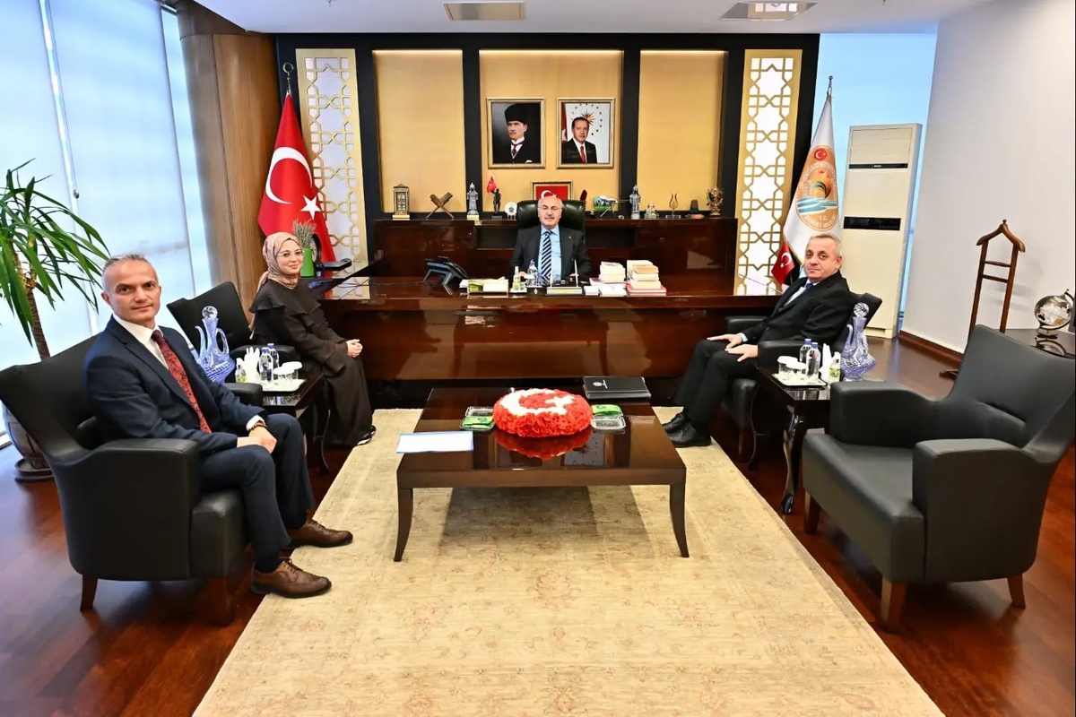 Ahilik Sancağı Denizli Valisi Yavuz Selim Köşger'e teslim edildi