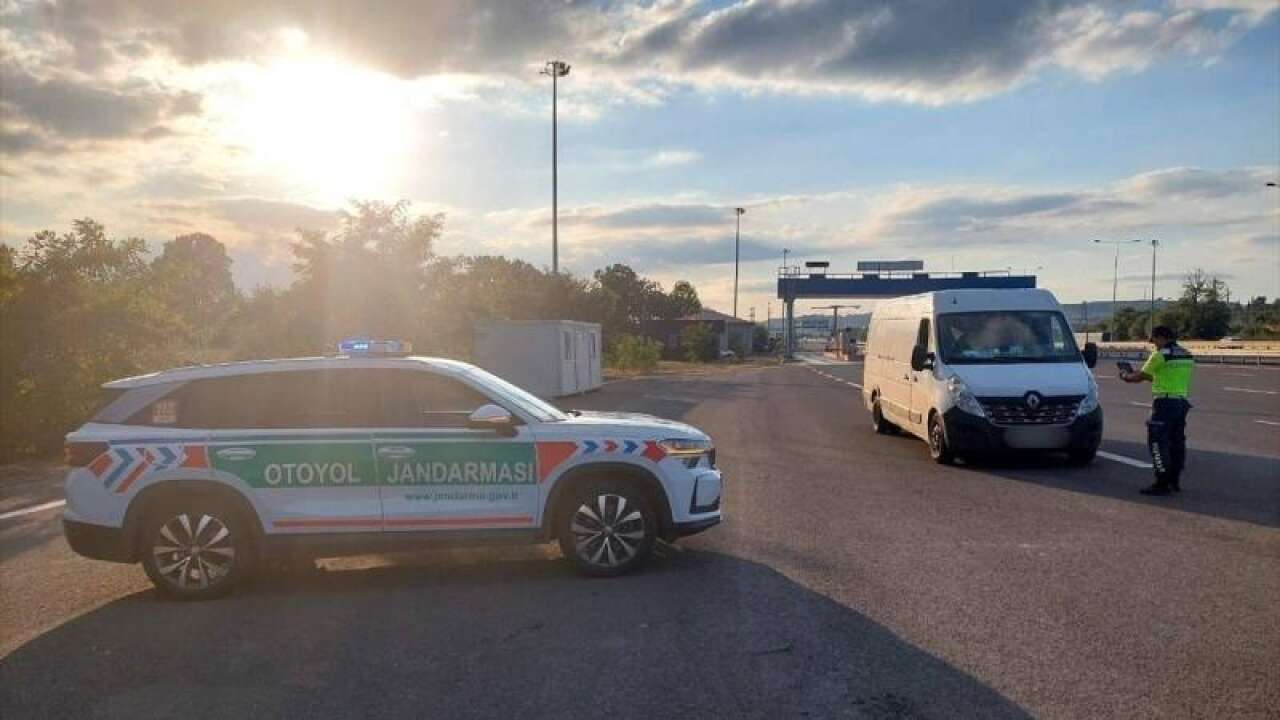 Sakarya'da belgesiz taşınan midye ve küçükbaş hayvanlara el konuldu