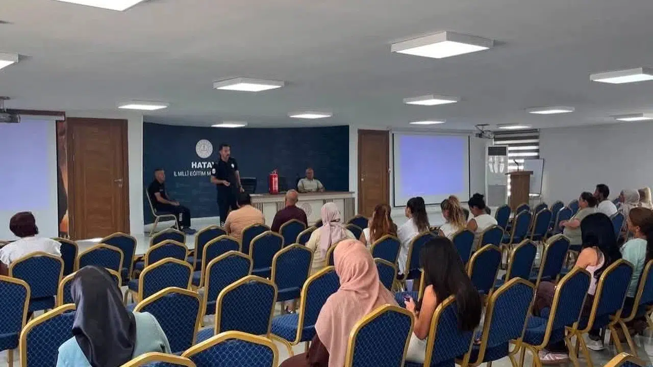 Hatay İl Milli Eğitim Müdürlüğü personeline yangın eğitimi verildi