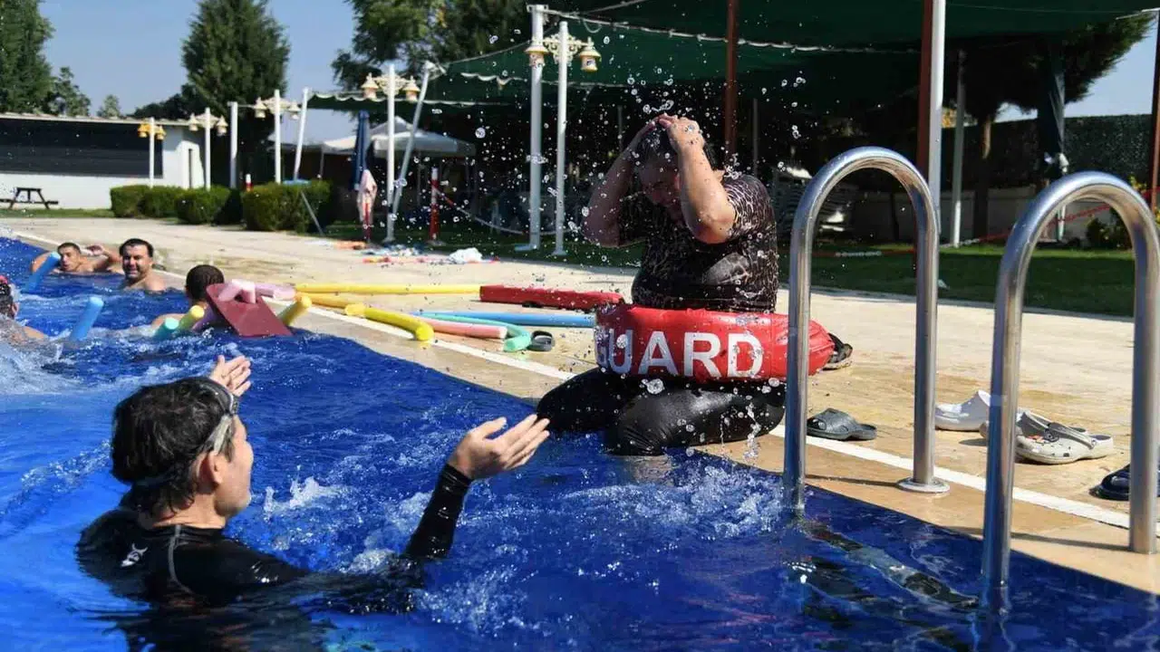 Manisa'da özel bireyler için havuz etkinliği düzenlendi