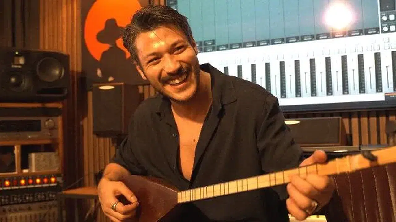 Kubilay Aka Mercan Köşk dizisi için yeni bir türkü seslendirdi