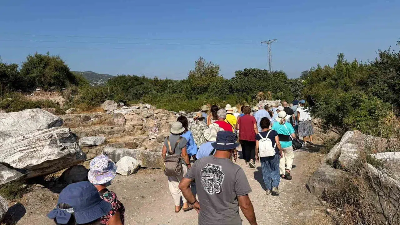 Yunan turistler Erdek'teki Kyzikos Antik Kenti'ni ziyaret etti