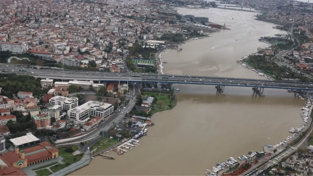 İstanbul'daki sel felaketinin boyutu helikopter kamerasına yansıdı