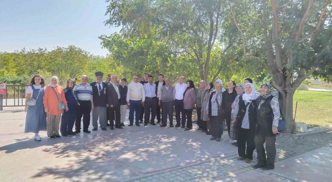Karacasu'da gaziler ve şehit yakınları Pamukkale'yi gezdi