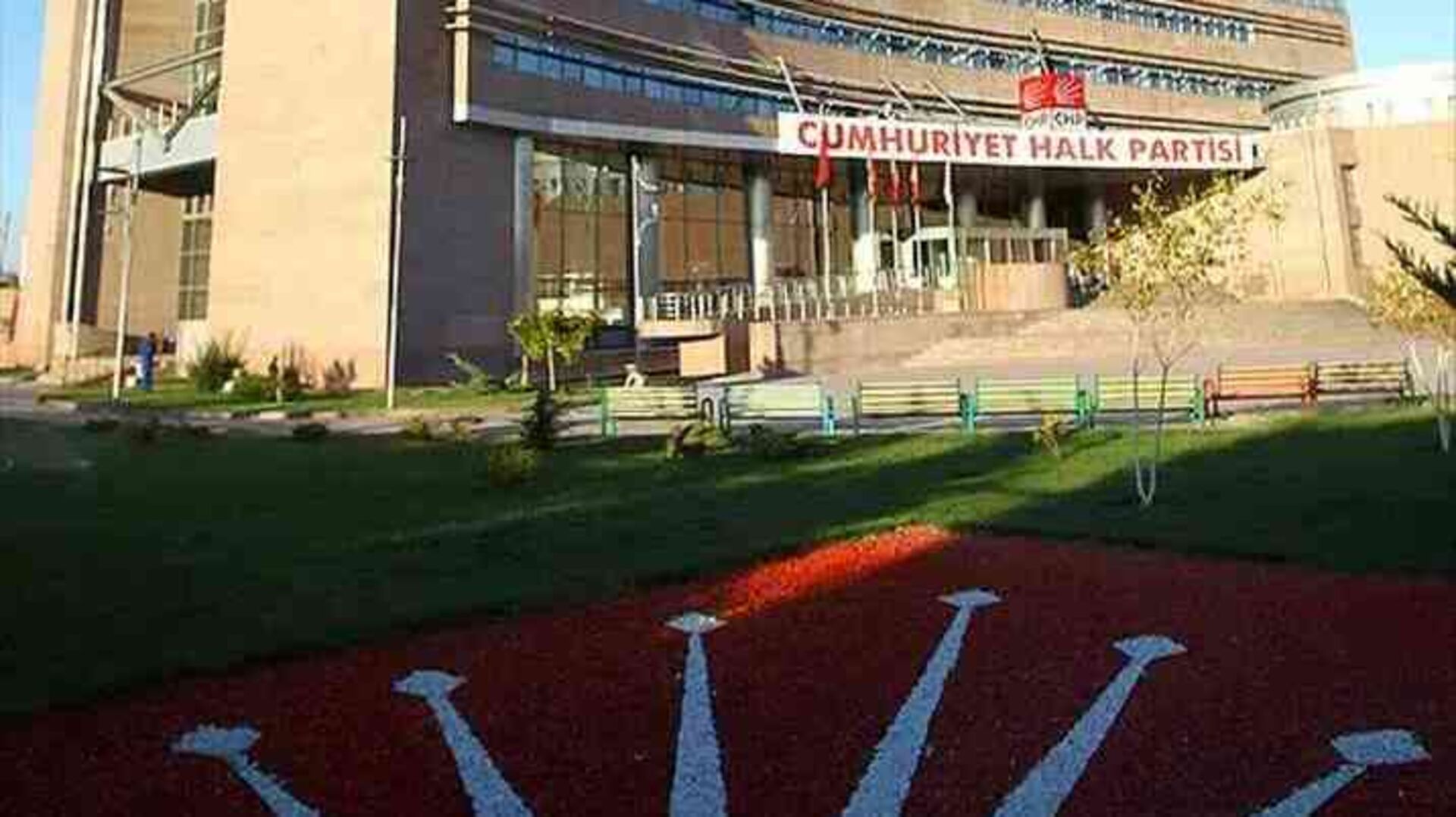 Mahkeme kararıyla Gürsel Tekin'in CHP İstanbul İl Başkanlığı görevi sona erdi