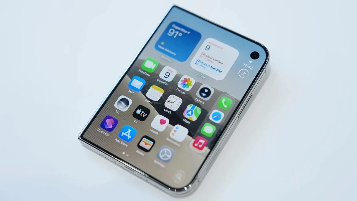 Apple iPhone Duo üretim tahminini menteşe kısıtlamaları nedeniyle düşürdü