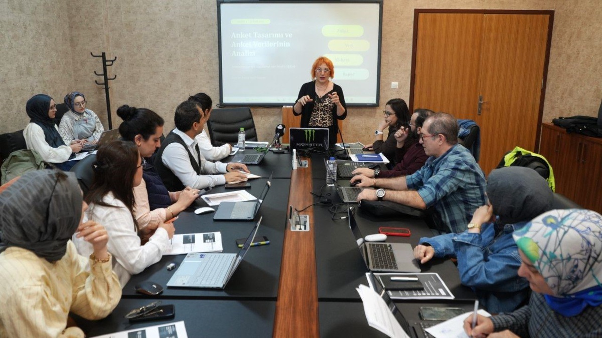 Karabük Üniversitesinde araştırmacılara yönelik veri analizi eğitimi tamamlandı
