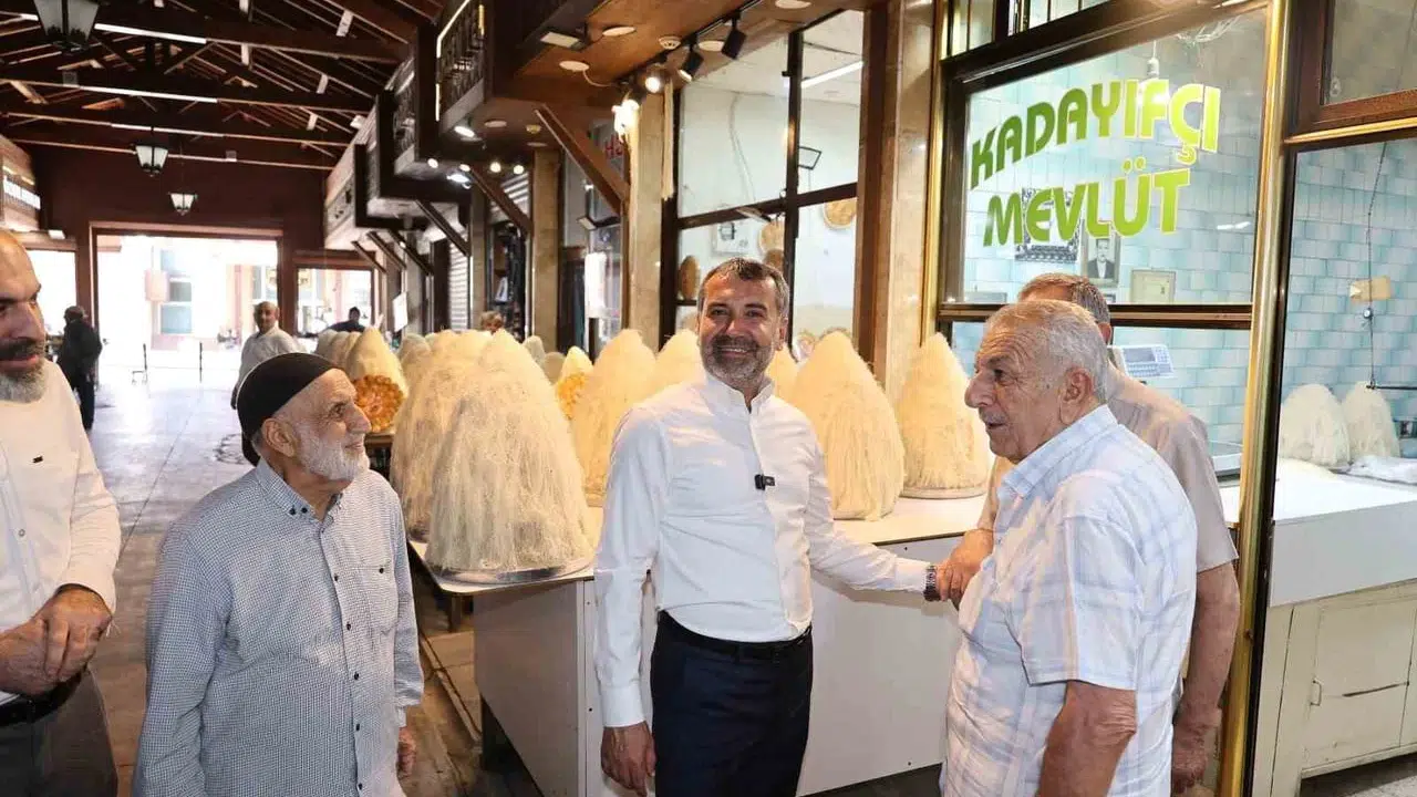 Elazığ Belediye Başkanı Şerifoğulları Kapalı Çarşı esnafını ziyaret etti