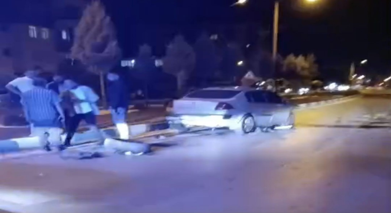 Yozgat'ın Yerköy ilçesinde otomobil ile kamyonetin çarpışması 5 yaralıya yol açtı