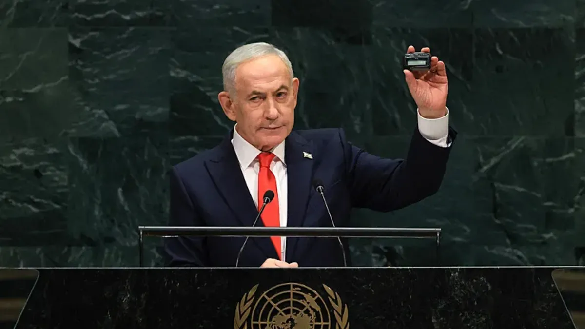 BM'den Netanyahu'nun çağrı cihazı gösterisine salonun ciddiyeti uyarısı