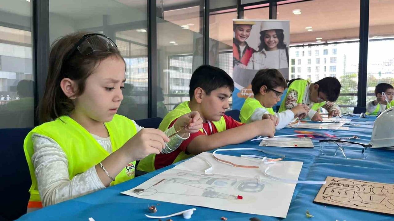 Esenyurt'ta çocuklara yönelik Hayal Fabrikası atölyeleri başladı