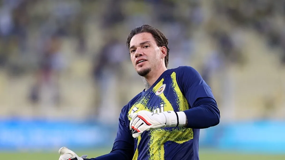 Fenerbahçe taraftarı, Lyon maçı öncesi kaleci Ederson'a destek verdi