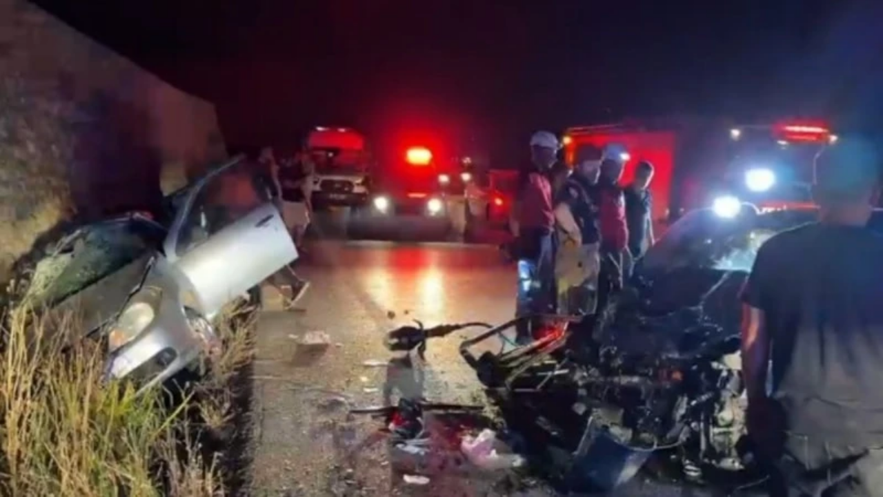 Bursa İnegöl'de iki otomobilin çarpışması sonucu 6 kişi yaralandı
