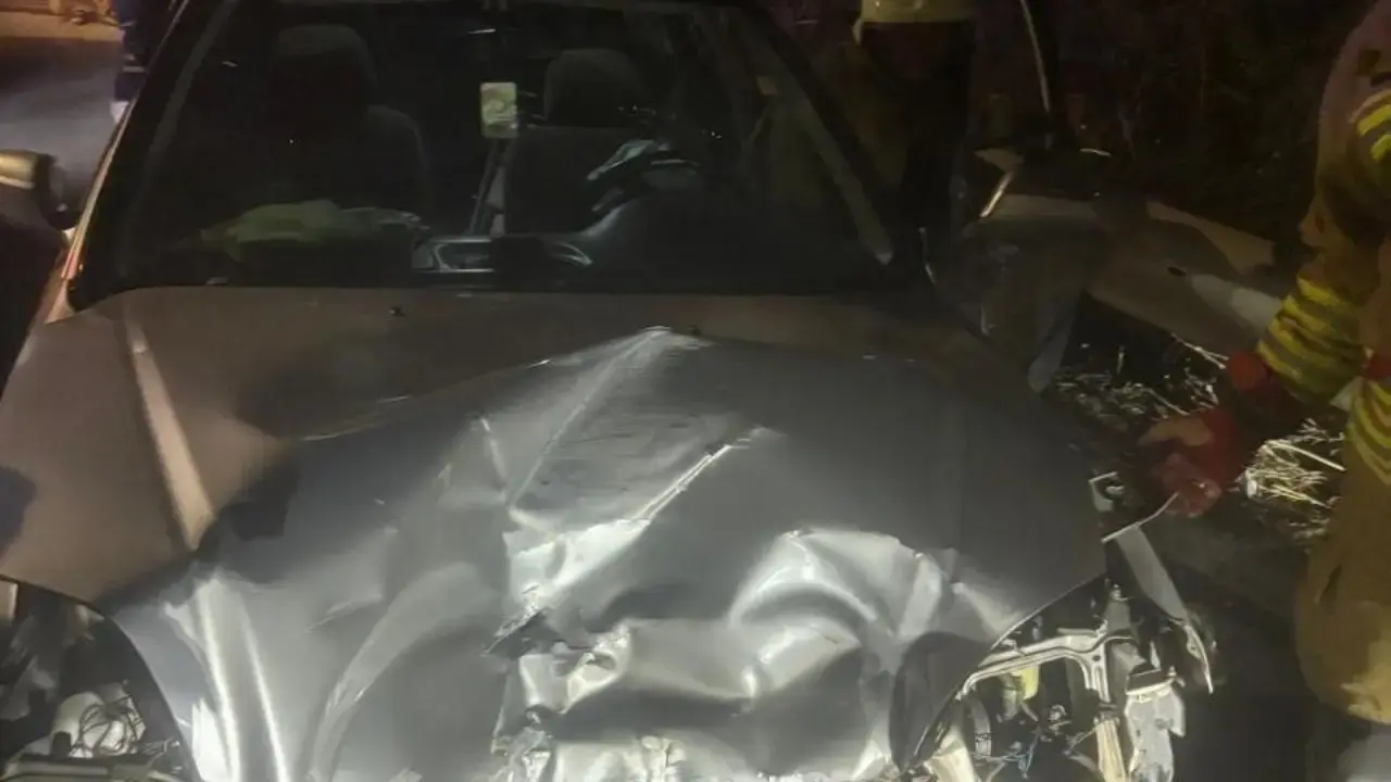 Hatay'ın Arsuz ilçesinde iki otomobilin çarpışması sonucu 2 kişi yaralandı