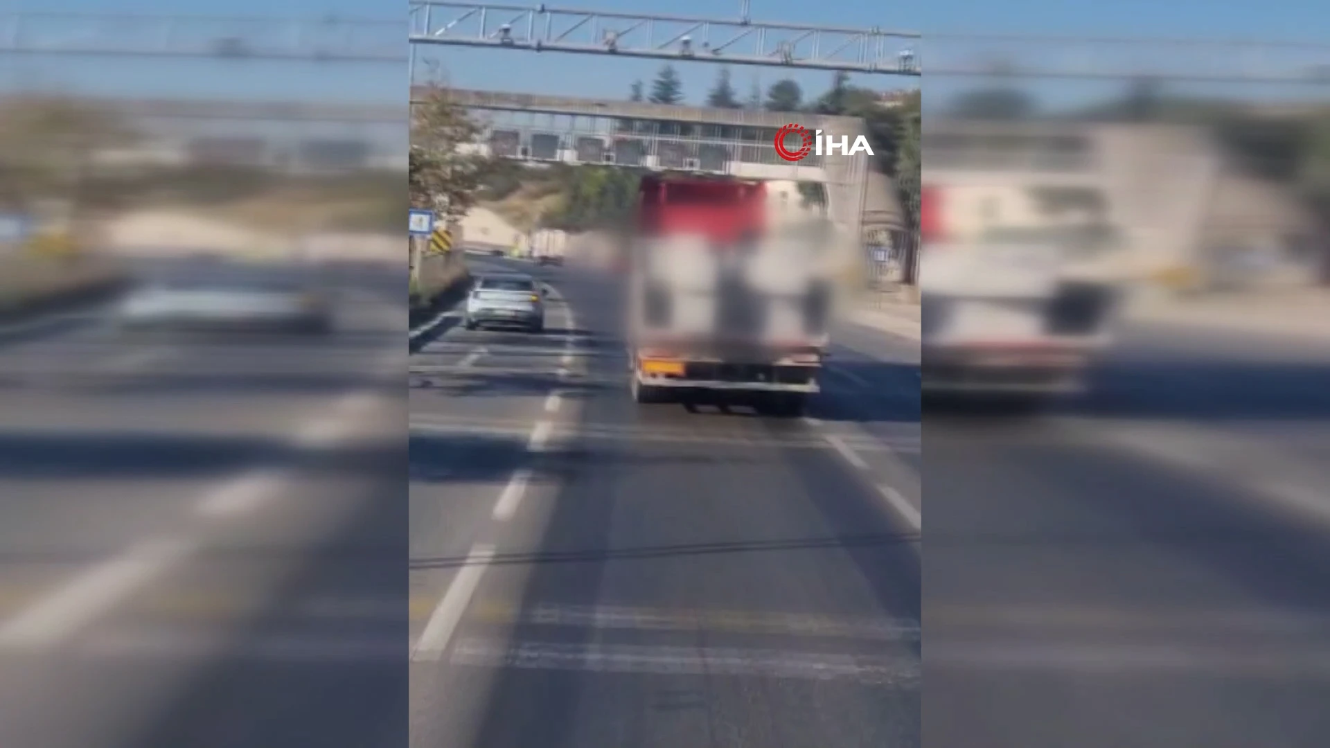 Eskişehir Çevreyolu'nda sabitlenmeyen beton bloklar trafikte risk oluşturdu