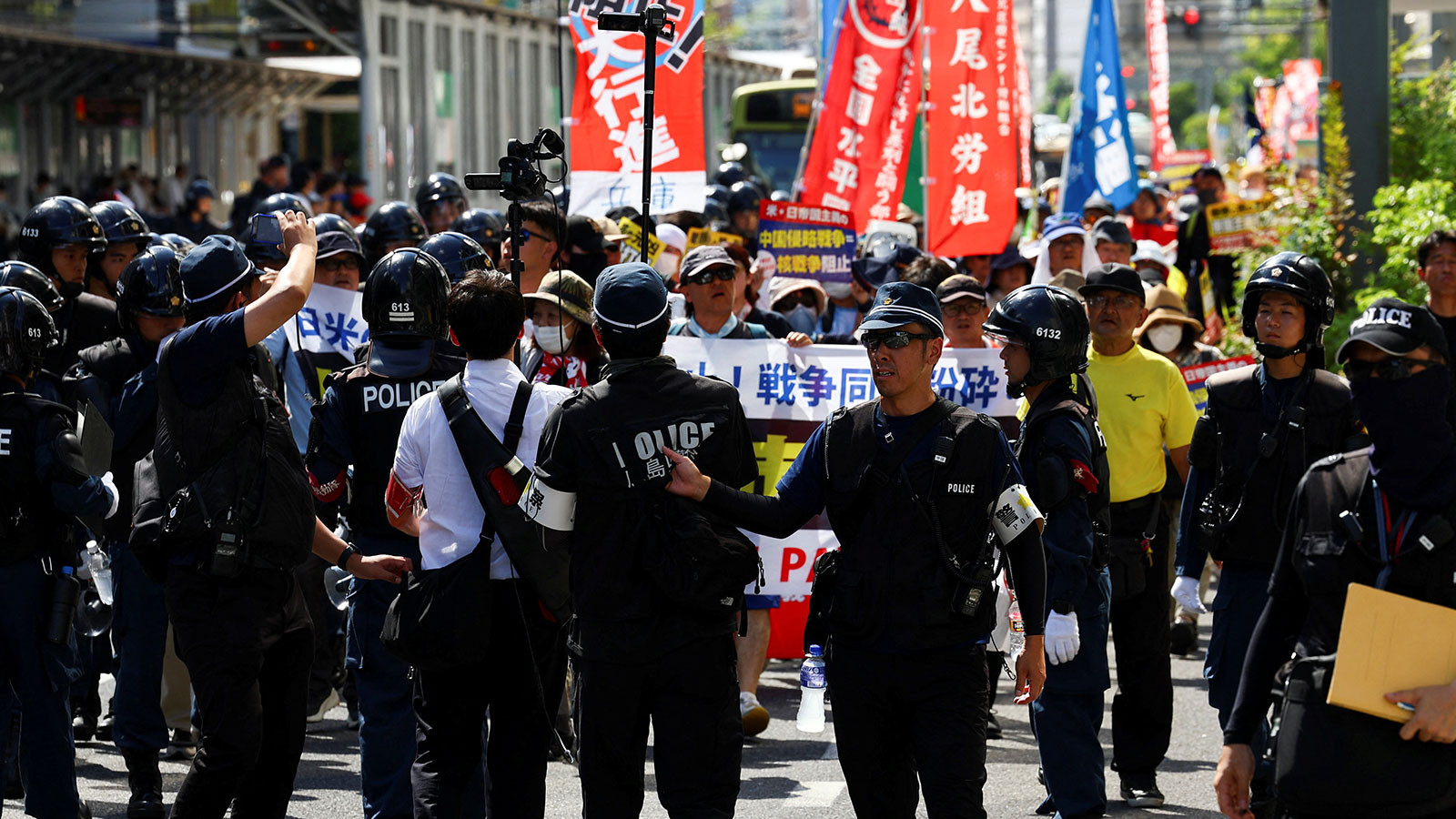 Tokyo'da Takaichi hükümetine karşı askeri genişleme protestosu düzenlendi
