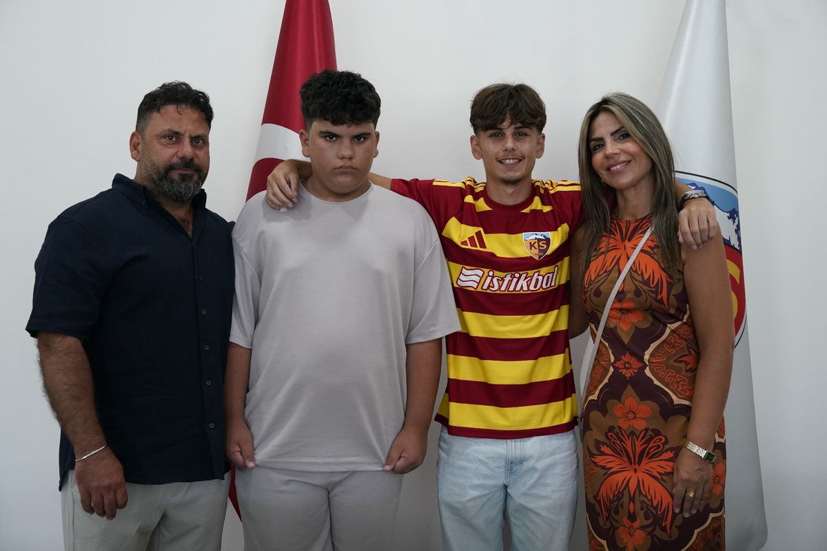 Kayserispor altyapı oyuncusu Mikail Kulaksız'ı profesyonel yaptı