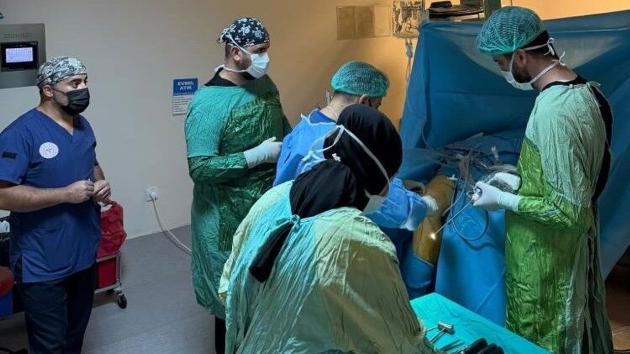 Karakoçan Devlet Hastanesi'nde ilk kez kapalı menisküs ameliyatı yapıldı