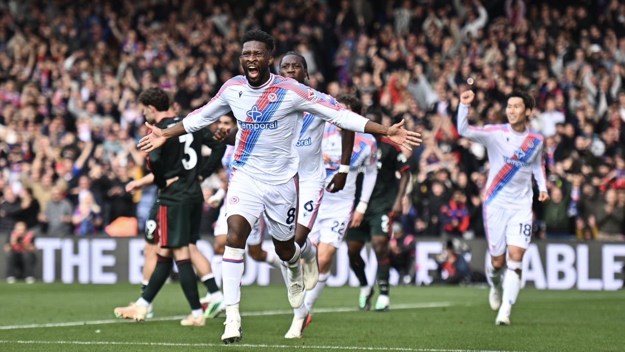 Crystal Palace, Nottingham Forest'ı 3-1 yenerek evindeki ilk galibiyetini aldı